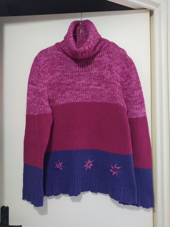 Pull MimPull de la marque Mim déjà porté mais bon état général on peut voir que quelques fils sont tirés en photo mais il reste très correct taille 2 correspondant à la taille 44
