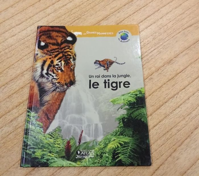 livre "un roi dans la jungle, le tigre" collection les grands mammifères