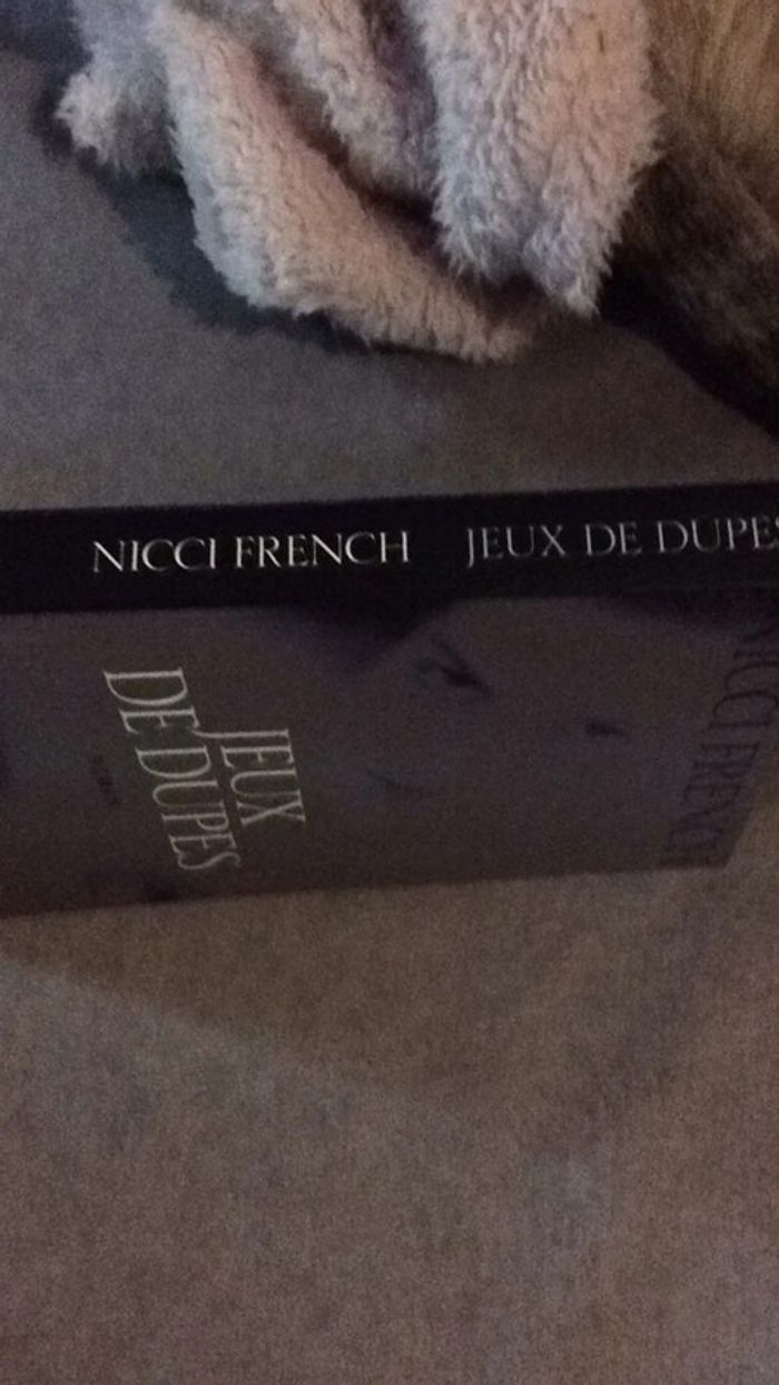 #jeux de dupes Nicci French - photo numéro 4