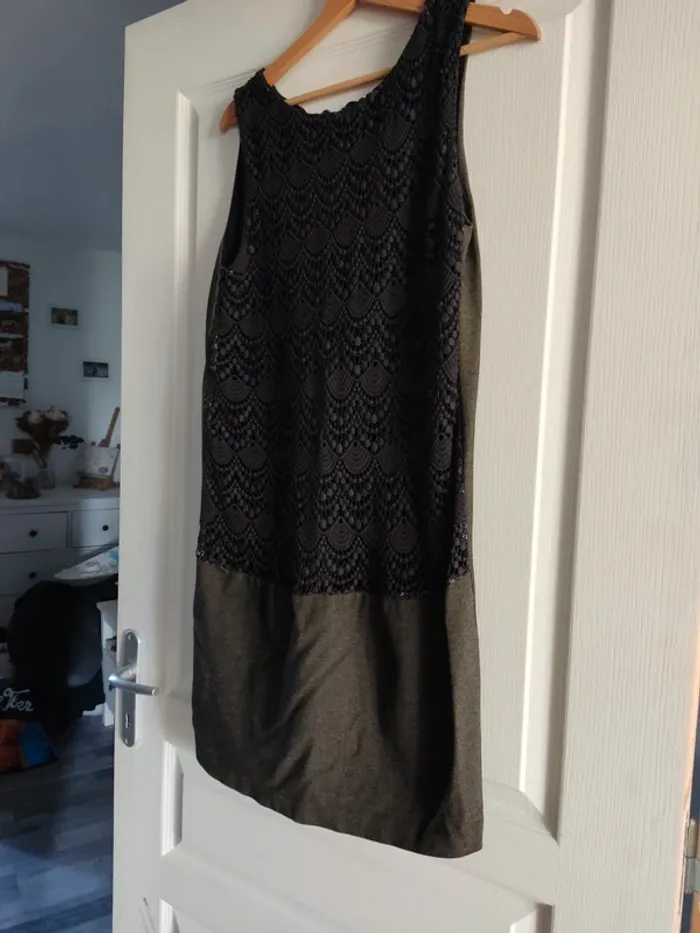 Robe noir et doré - photo numéro 4