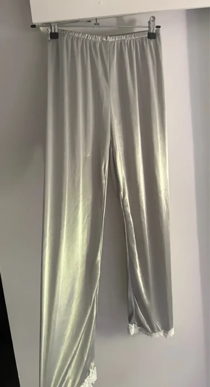 Lot nuit 4 pièces satin gris perle dentelle blanche – chic & sexy - photo numéro 3