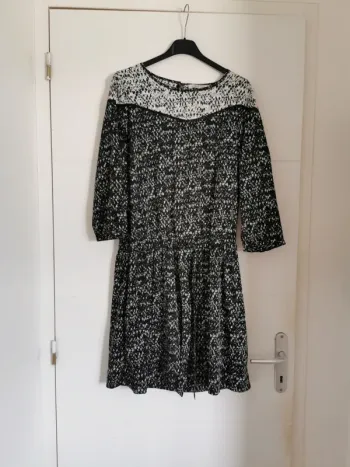 Robe noire et blanche