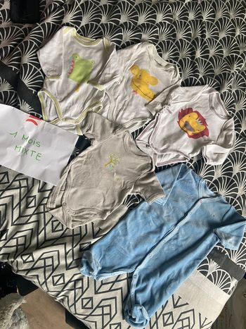Lot bébé 1 mois