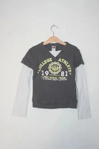 Sweat gris fin / tee shirt de chez C&A taille 8 ans