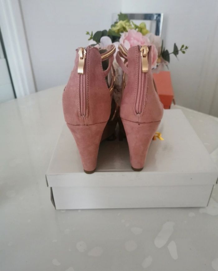 🩷🤍Jolie Paires De Sandales Talon Compensé 🩷🤍 - photo numéro 4