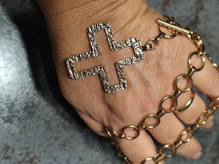 Collier avec croix - photo numéro 2