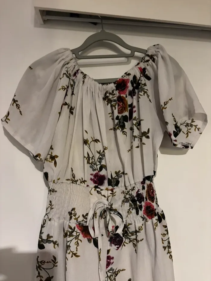 Combishort blanc à fleurs épaules dénudées – Taille M - photo numéro 3