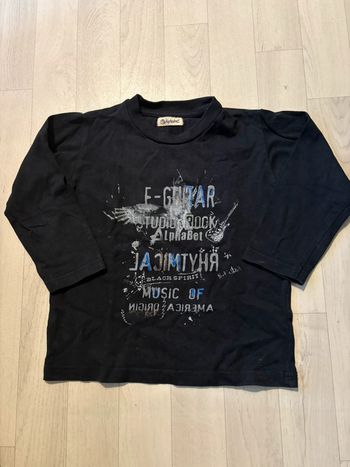 T-shirt noir 4 ans alphabet manches longues très bon état