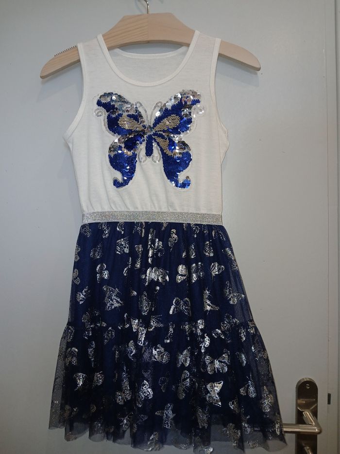 Jolie robe, taille 7/8 ans