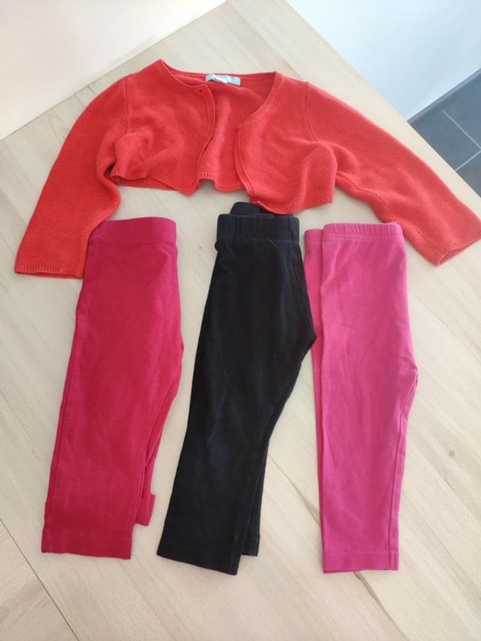 Lot 3 leggings et un gilet 12 mois