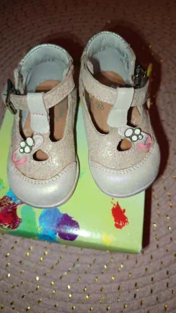 Chaussures neuves fille taille 18