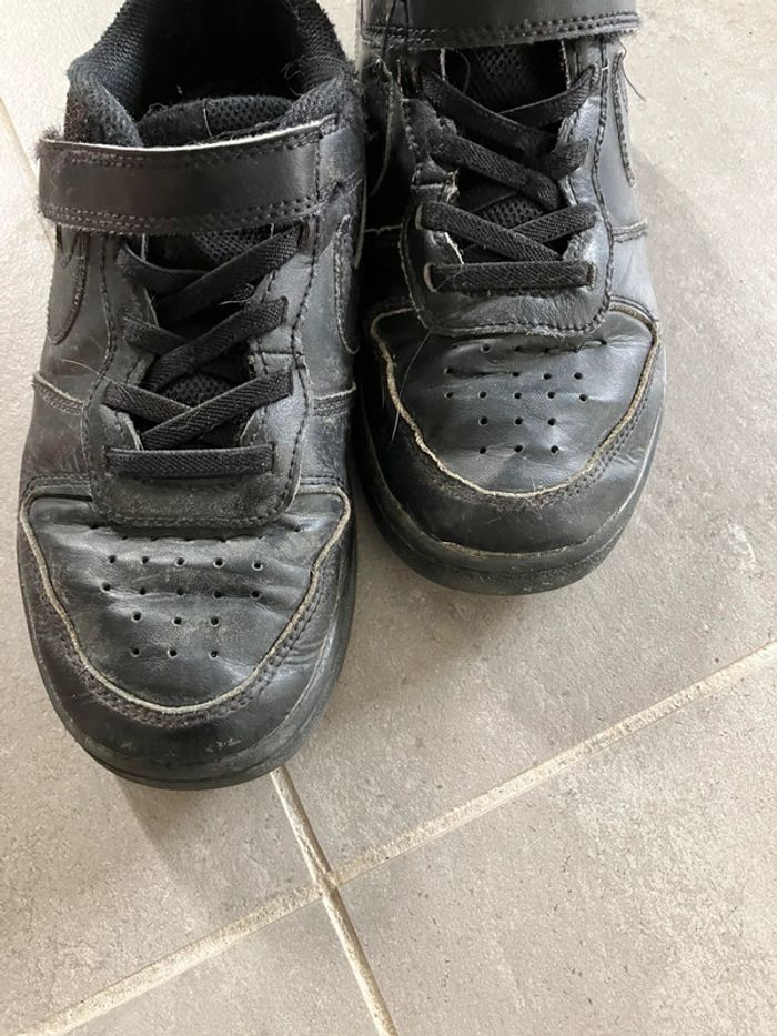 Baskets noires Nike 33 - photo numéro 4