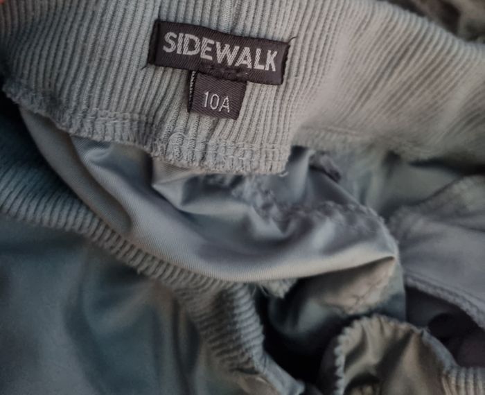 Bermuda gris 10ans multiples poches - photo numéro 2