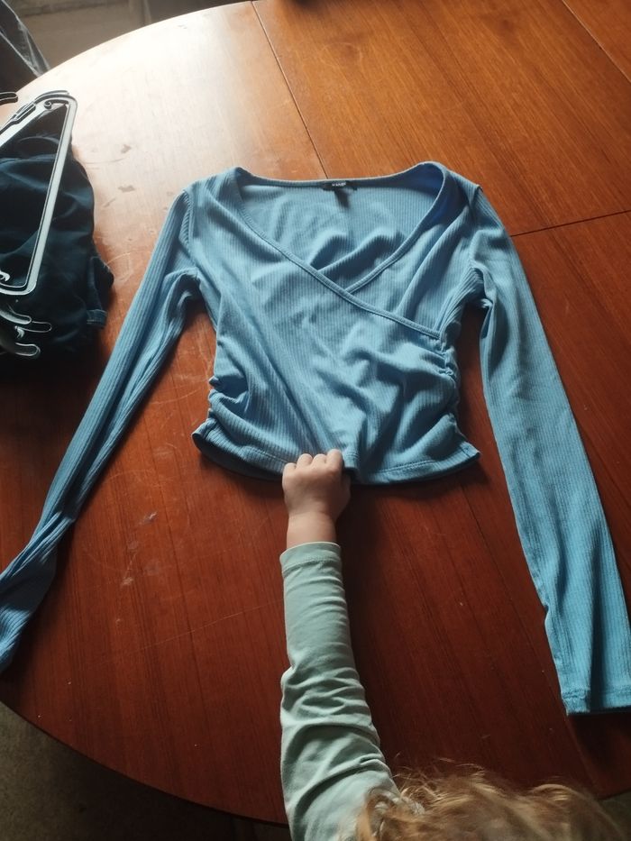 Haut a manches longues taille XS bon état général 1.80 femme