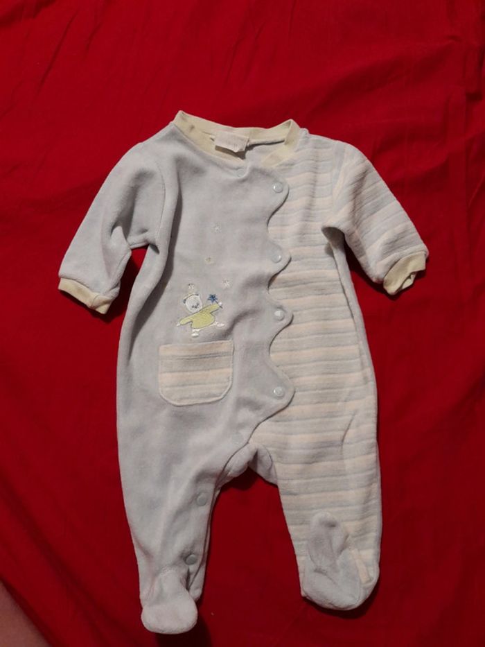Lot de 4 pyjamas taille 3 mois - photo numéro 2