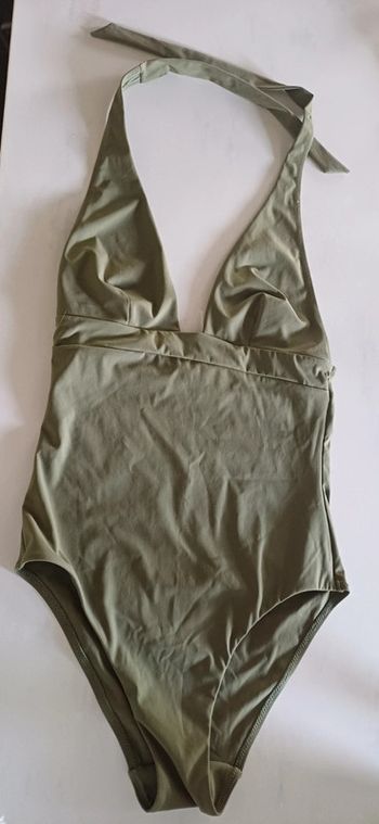 Maillot de bain sculptant etam taille 38. Neuf