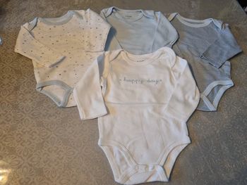 Lot de 4 bodys kiabi 3 mois