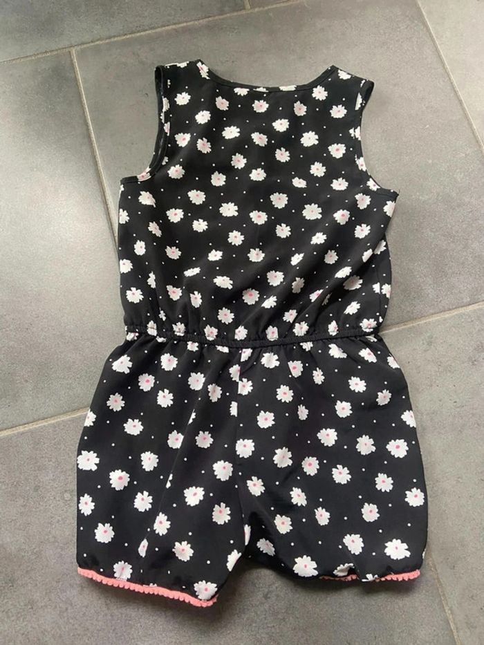 Combinaison short avec fleur et petit pois et pom-poms - photo numéro 3