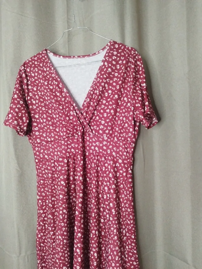 Robe avec petites fleurs - photo numéro 2