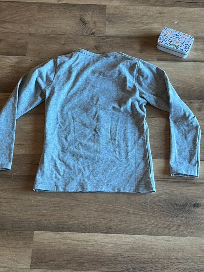 Je vend le lot de 2 haut manches longues fille taille 4 ans mais sa taille grand très bon état - photo numéro 6