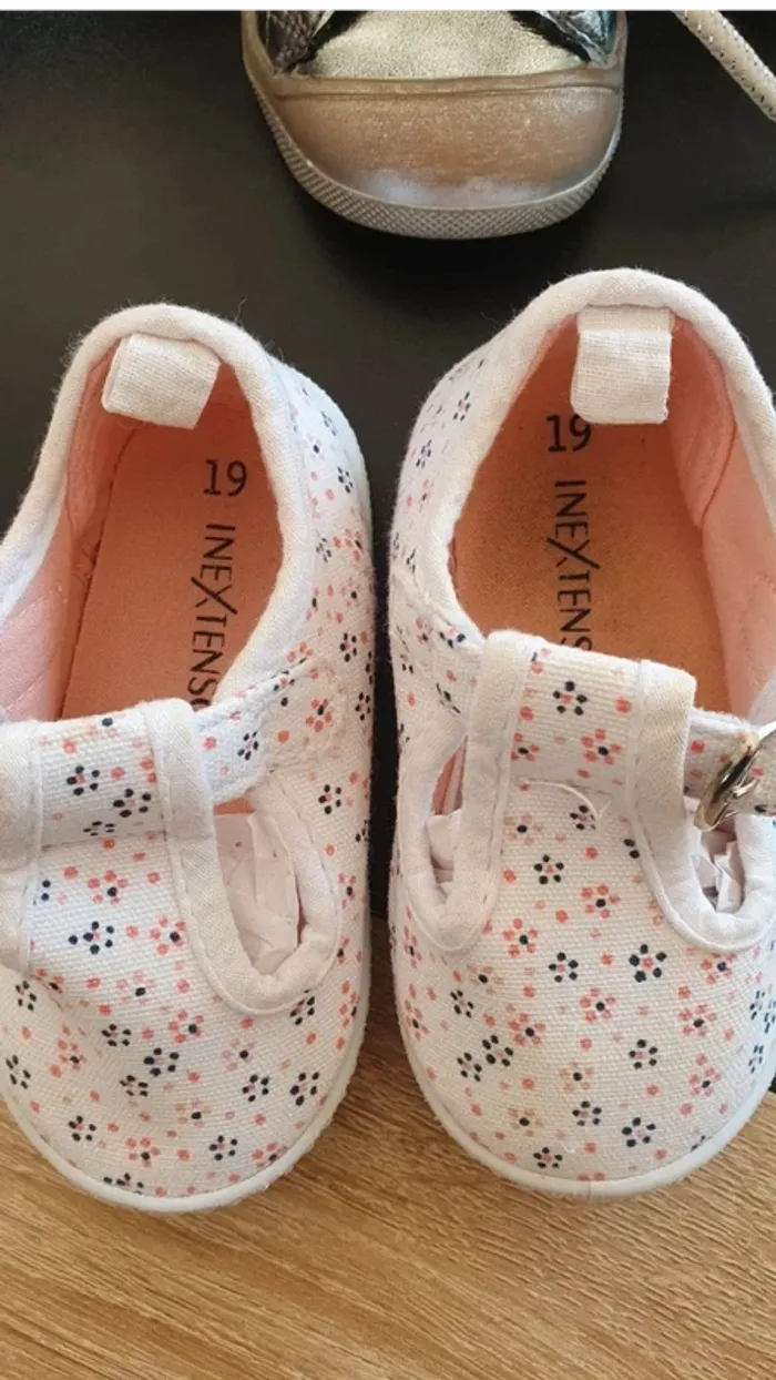 Lot de 3 paires de chaussures pointure 19 - photo numéro 2