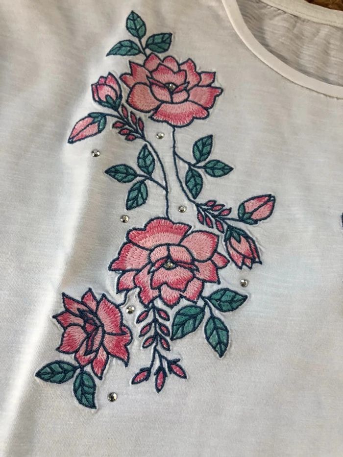 T-shirt blanc C&A motifs fleur - photo numéro 2