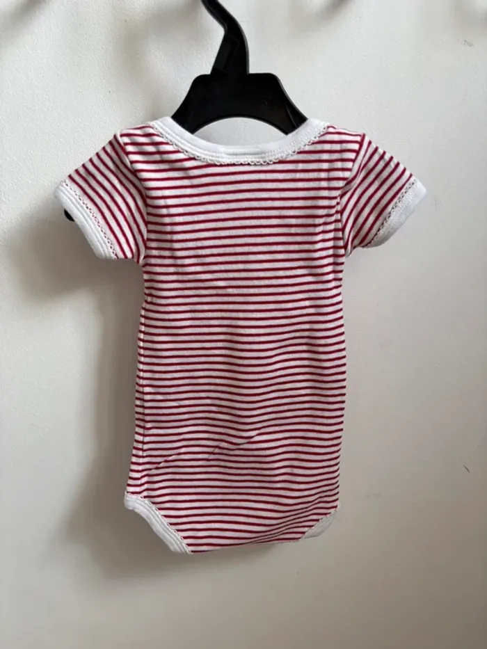 Lot 2 bodies rouges Petit Bateau 3 mois - photo numéro 13