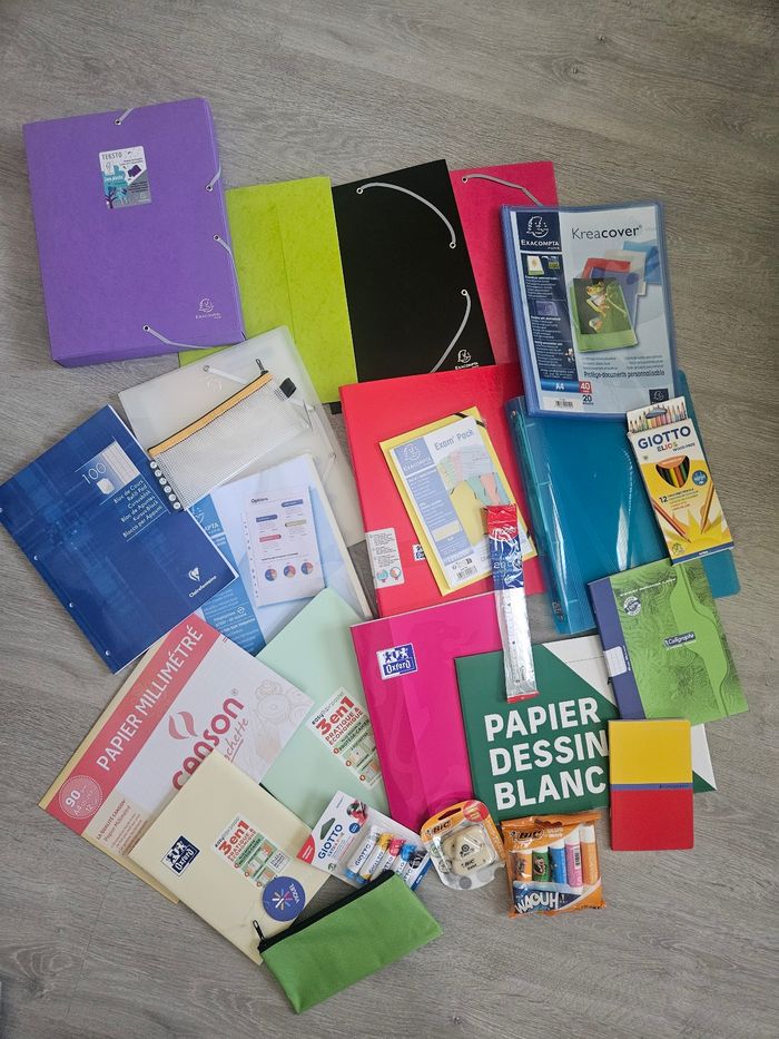 Gros lot de fourniture scolaire. Tout est neuf et de marque