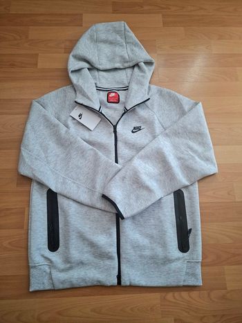Haut nike tech 