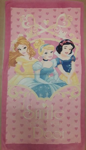 Serviette de bain / plage rose Princesses DISNEY BE