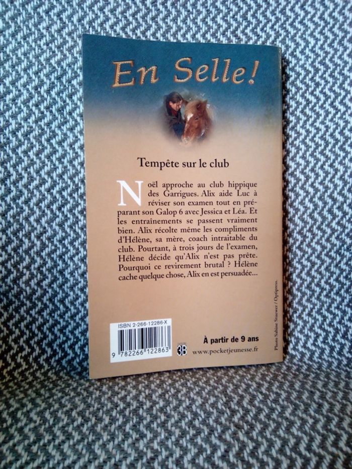 Tempête sur le club/ En selle ! T.4 - Pocket Jeunesse - photo numéro 2