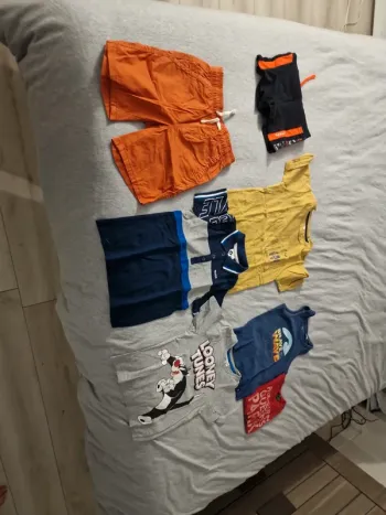 Lot hauts + short 4 ans