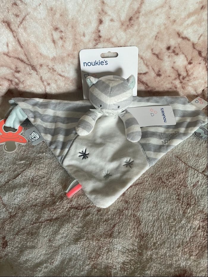 Doudou plat Chat Tigre Anna et Milo blanc gris rayé Noukie’s