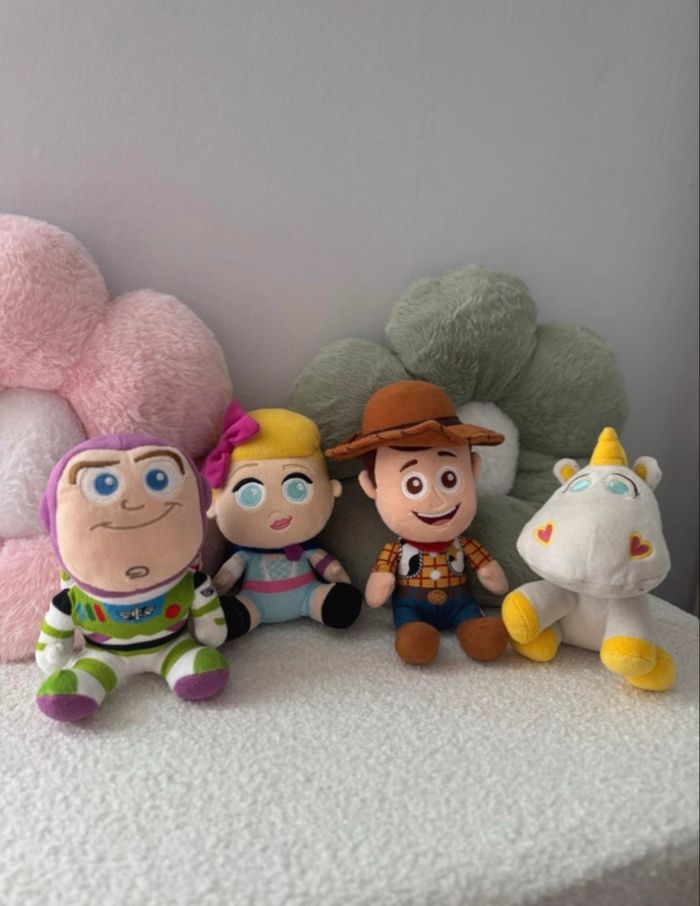 Peluches + figurines Disney réservé - photo numéro 7