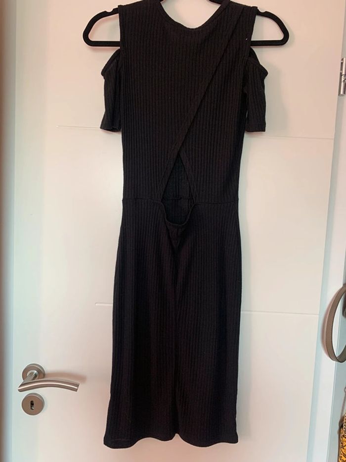 Robe noir moulante - photo numéro 4