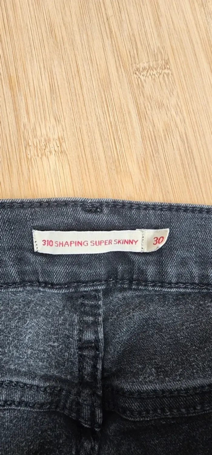 Levi's + patchs offerts 310. T:34/36 W30 L32 - photo numéro 6