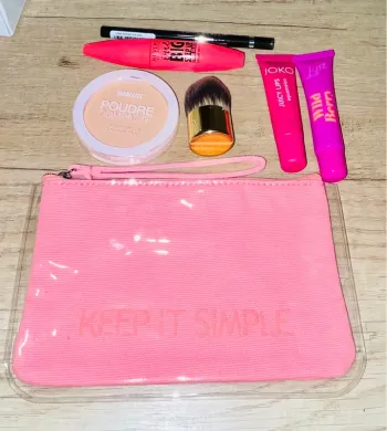 Lot maquillage, trousse, poudre, gloss, liner mascara