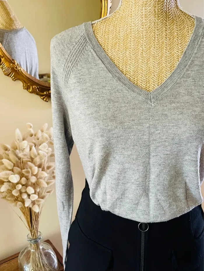 sublime Pull fin gris col v Gap taille S manches longues details cotes - photo numéro 14