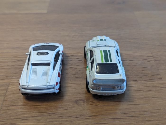 Lot 133 de 2 petites voitures une sport et une police étrangère - photo numéro 3