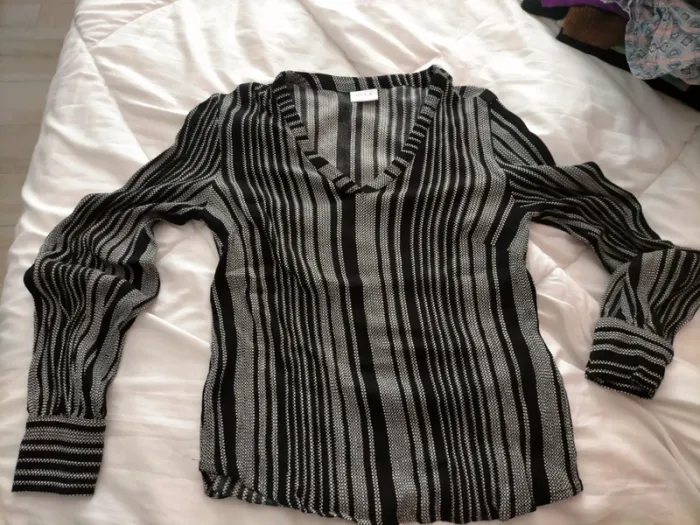 Blouse noire et blanche