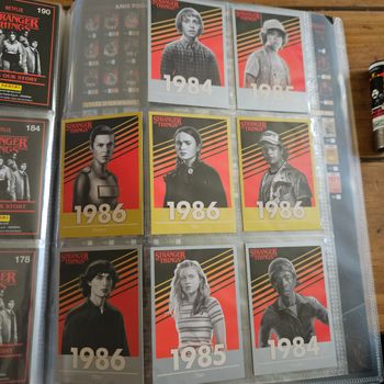 Stranger things carte panini rare 