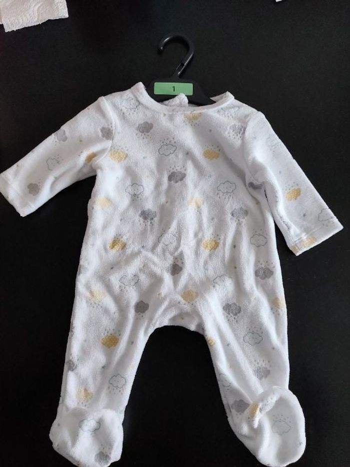 Grenouillère motif nuage fille 1mois