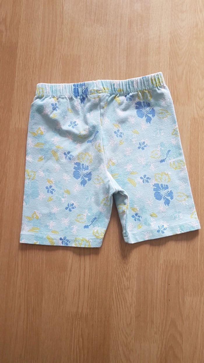 Short bleu à fleurs, 6 ans - photo numéro 3