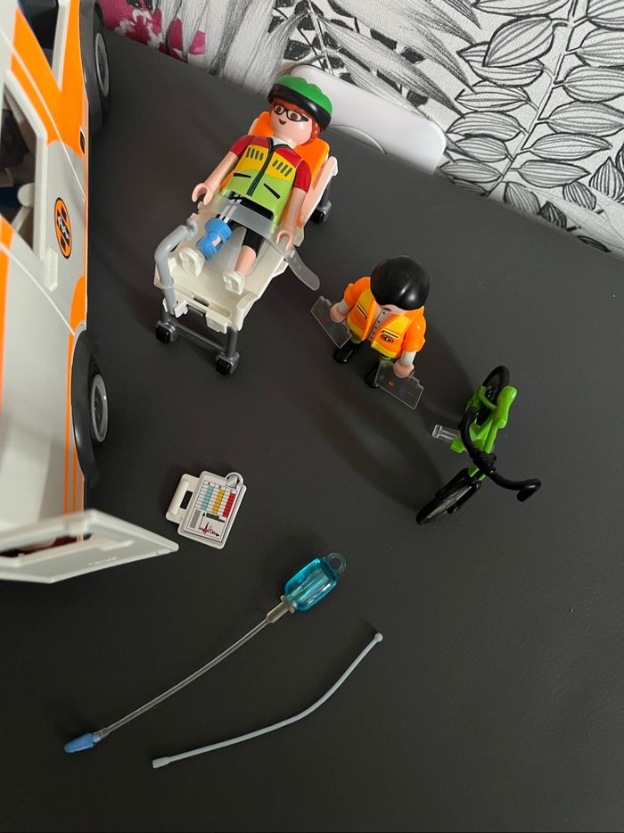 Playmobil camion ambulance - photo numéro 3