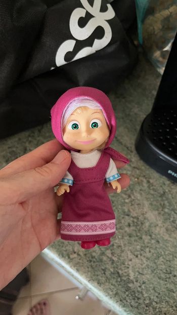 Petite poupée macha