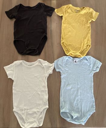 Lot de 4 bodys petit bateau et orchestra taille 18 mois