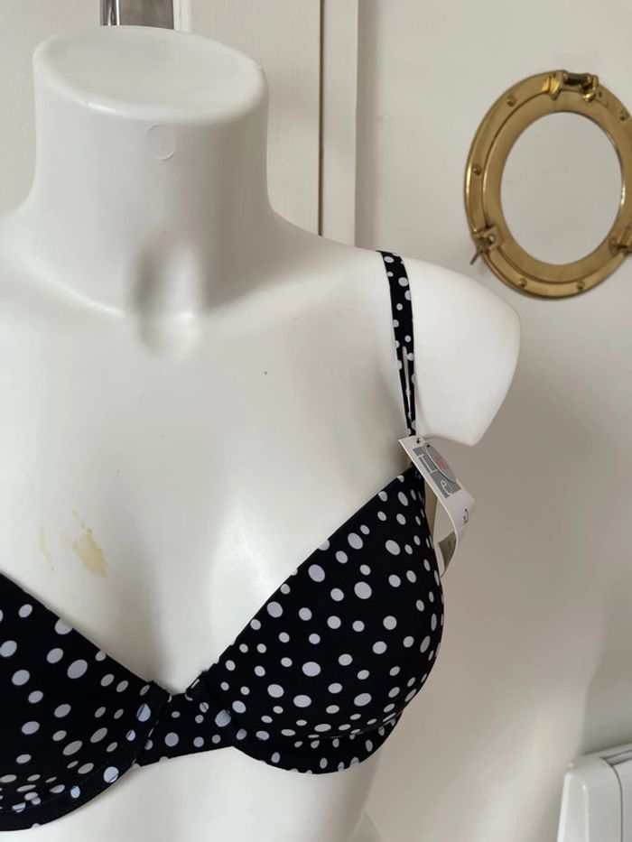 Soutien-gorge à pois - photo numéro 5