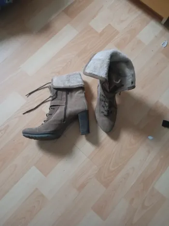 Bottines fourrées femme p 40