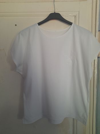 T-shirt blanc brodé, taille M