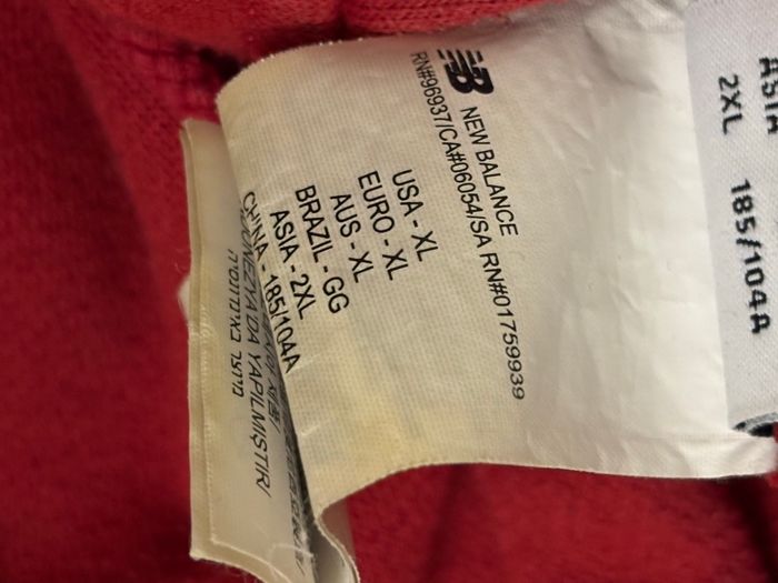 Pull new balance avec capuche - photo numéro 2